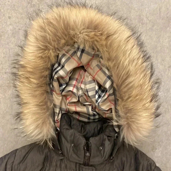 Authentic Burberry  winter coat with fur hood - Picture 3 of 13